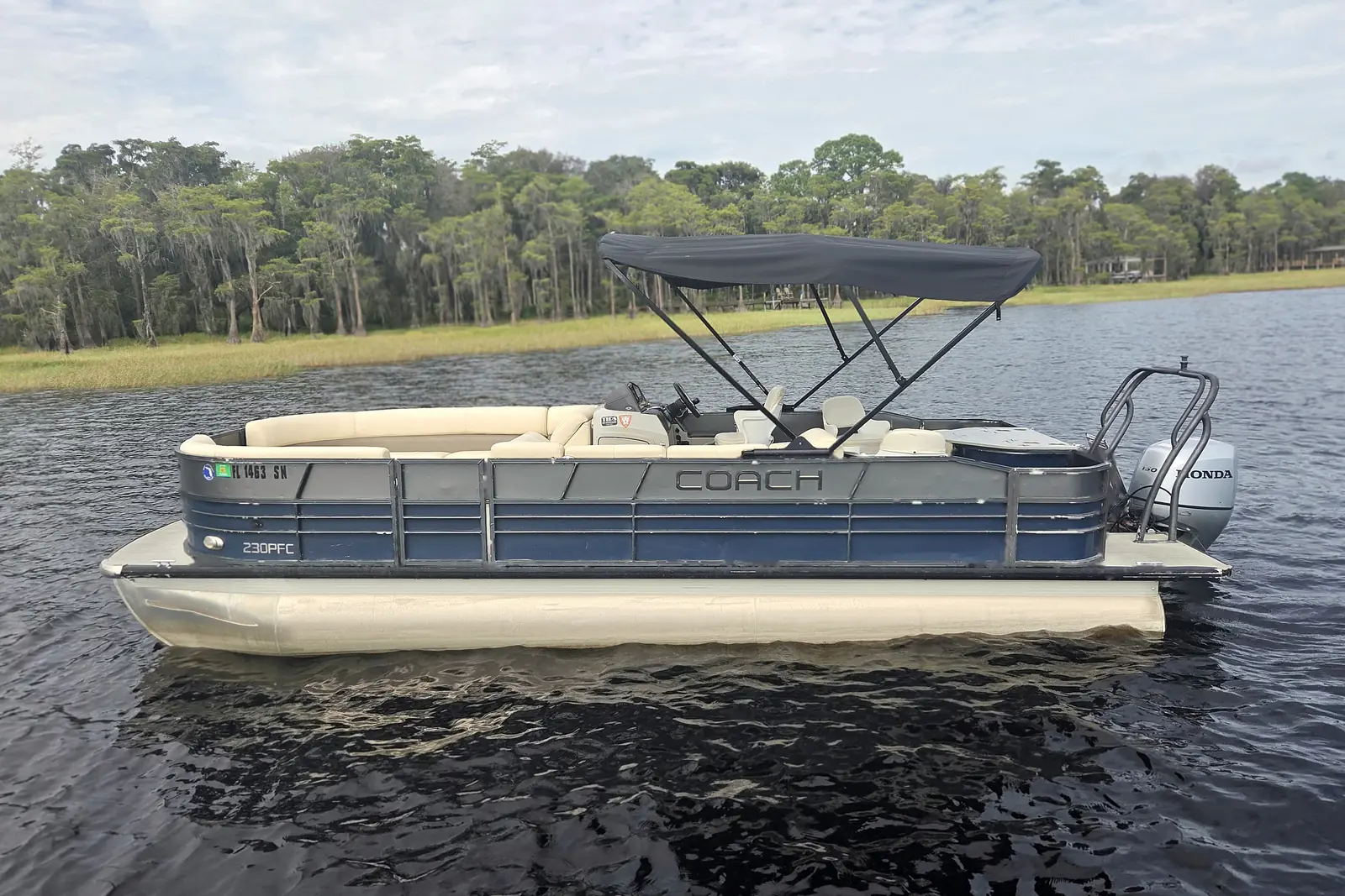 Streak, a blue 23-foot Coach tritoon pontoon boat with a Honda outboard, for rent in Clermont, Florida