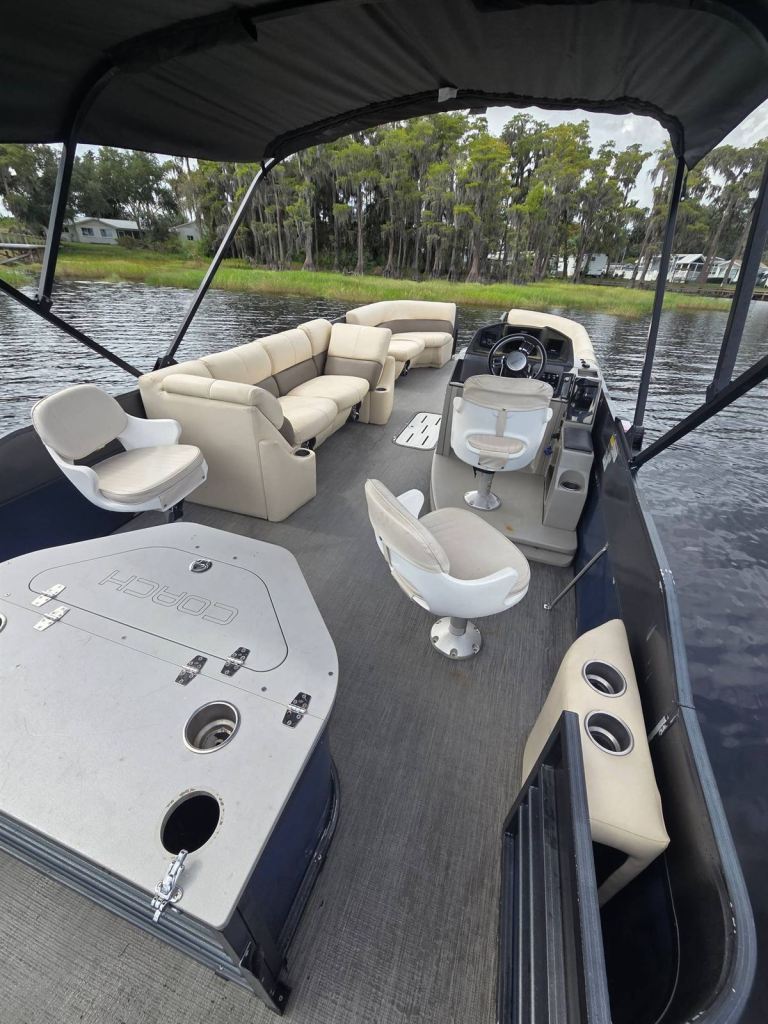 Streak's helm, captain's chairs and lounge seating, seen from the stern
